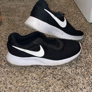 Black Nike sneakers. Unisex